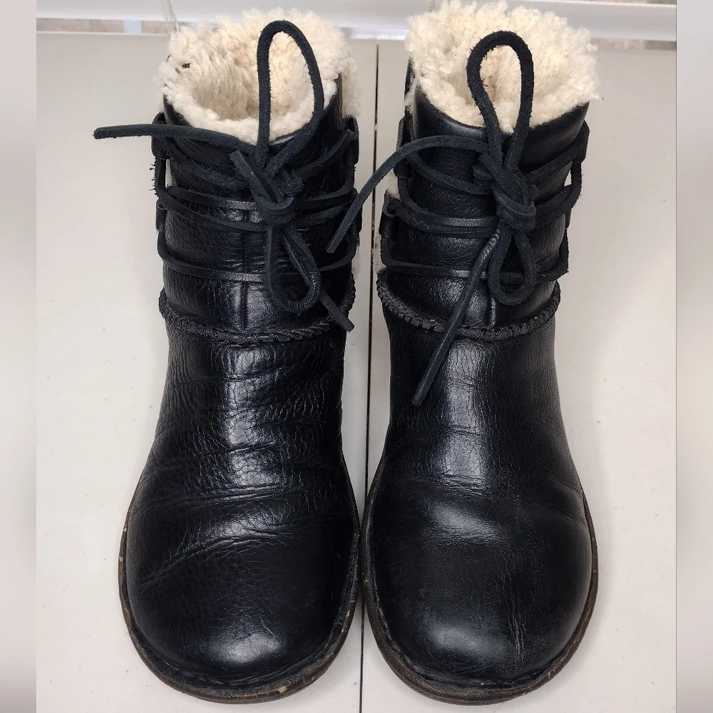 UGG Caspia Black Leather Faux Fur Low Heel Lace Up Winter Boots Sz 7